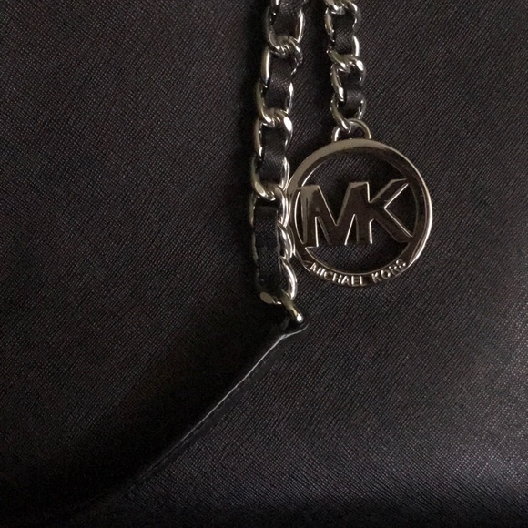 Authentic Michale Kors Shoulder bag. - Picture 2 of 3